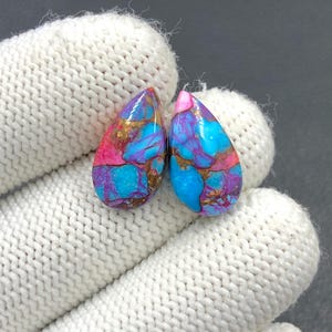 Paire de cabochons turquoise mohave rose Arizona... Cabochon poire... 17 x 10 x 4 mm... 10 carats... A#N4483