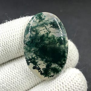 Cabochon van mosagaat... Ovale cabochon... 34 x 22 x 4 mm... 29 kts... A#N9044