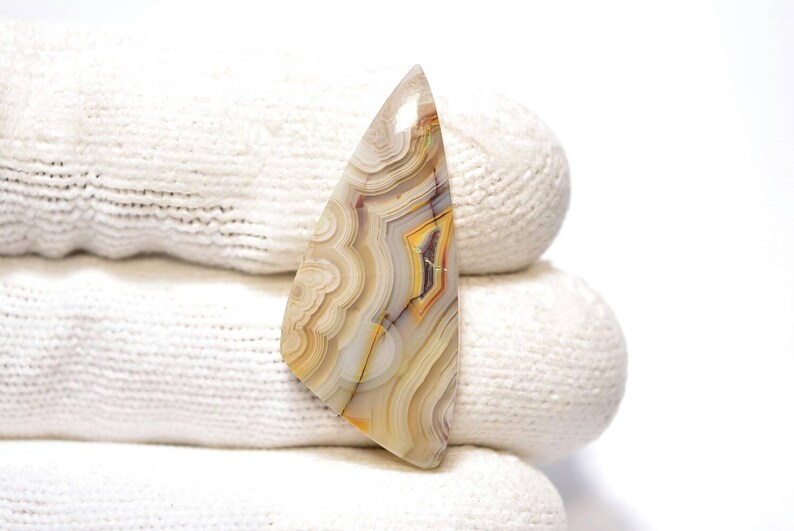 Mexican Crazy Lace Agate Cabochon..Crazylace Agate Cabochon..Laguna Lace Agate Cabochon..Freeform Cabochon..34x15x3 mm...13 Cts...#G7265