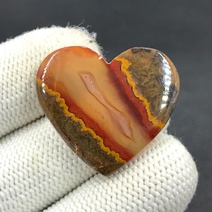 Naad agaat cabochon... Hart cabochon...29 x 32 x 4 mm...29 kts...A#N9168
