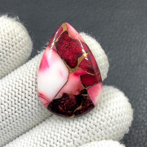 Cabochon di dalia rosa rossa...Cabochon di pera...29x20x4 mm...15 ct...A#O1298