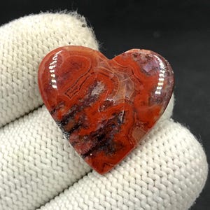 Naad agaat cabochon... Hart cabochon... 26 x 28 x 4 mm... 19 kts... A#N9172