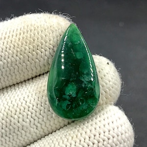 Cabochon calcédoine verte... Cabochon poire...28x15x5 mm...16 carats...A#N8550