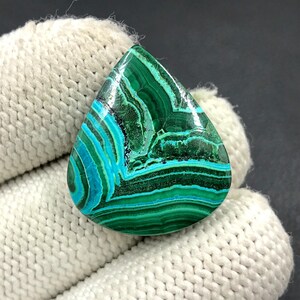 Cabochon di crisocolla di malachite...Cabochon di pera...27x23x6 mm...37 ct...A#N7201