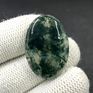 Cabochon van mosagaat... Ovale cabochon... 32 x 22 x 6 mm... 32 kts... A#N9043