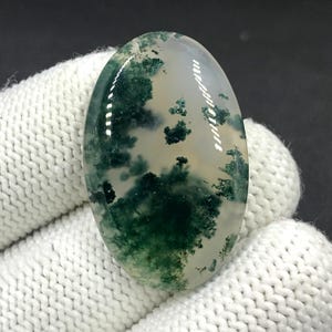 Cabochon van mosagaat... Ovale cabochon... 34 x 21 x 5 mm... 32 kts... A#N9038