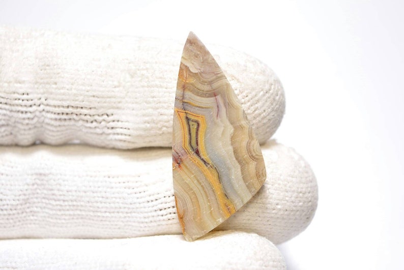 Mexican Crazy Lace Agate Cabochon..Crazylace Agate Cabochon..Laguna Lace Agate Cabochon..Freeform Cabochon..34x15x3 mm...13 Cts...#G7265