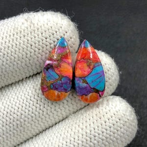 Paire de cabochons turquoise mohave rose Arizona... Cabochon poire... 19 x 10 x 4 mm... 10 carats... A#N4482