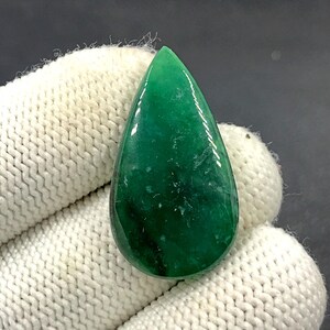 Cabochon calcédoine verte... Cabochon poire...32x18x5 mm...21 carats...A#N8545