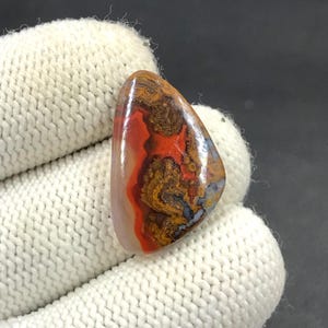 Cabochon van agaat naad... Vrije vorm cabochon...26 x 16 x 4 mm... 16 kts...A#N9181