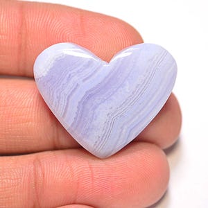 Cabochon van blauwe kanten agaat... Cabochon met hart... 24 x 28 x 6 mm... 30 kt... A#N5055