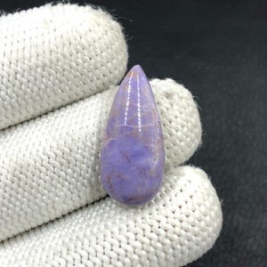 Cabochon di giada viola...Cabochon a pera...25x12x5 mm...13 ct...A#N6069