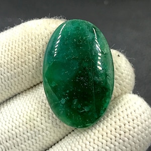 Cabochon calcédoine verte... Cabochon ovale... 32x21x5 mm...29 carats...A#N8516