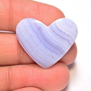 Cabochon van blauwe kanten agaat... Cabochon met hart... 23 x 28 x 5 mm... 26 kts... A#N5053