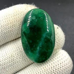Cabochon calcédoine verte... Cabochon ovale...32x20x6 mm...31 Cts...A#N8517