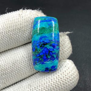 Cabochon azurite Blue Bird... Cabochon de coussin... 31 x 16 x 7 mm... 32 Cts... A#N6831