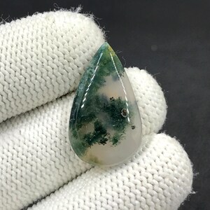 Cabochon van mosagaat... Cabochon peer...27 x 16 x 4 mm... 14 kt...A#N9058