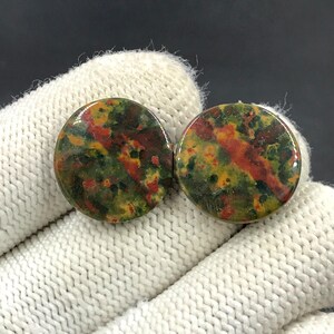Paire de cabochons de pierres de sang... Cabochons ronds... 19 x 5 mm... 27 carats... A#N8198