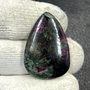 Eudialyte Cabochon... Cabochon de poire... 30x21x4 mm... 25 cts... A#i3715