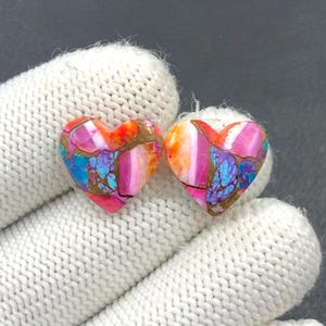 Paire de cabochons turquoise mohave rose de l'Arizona... Cabochon coeur... 14 x 15 x 4 mm... 13 carats... A#N4492