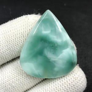 Cabochon in emimorfite Chatoyant... Cabochon a pera...36x31x6 mm...50 ct...A#N9388