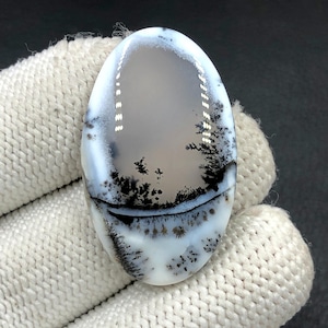 Cabujón de ópalo dendrítico... Cabujón ovalado... 38x23x5 mm... 34 Cts... A#N6795