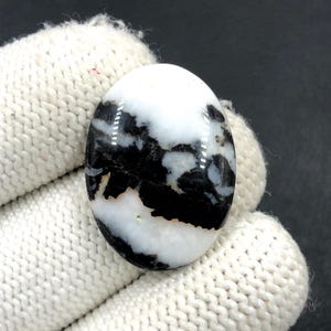 Cabochon en jaspe zébré...Cabochon ovale...27x20x5 mm...24 carats...A#N6260