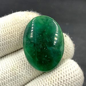 Cabochon calcédoine verte... Cabochon ovale...29x21x5 mm...25 carats...A#N8528