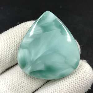 Cabochon in emimorfite Chatoyant... Cabochon a pera...38x35x7 mm...69 ct...A#N9391