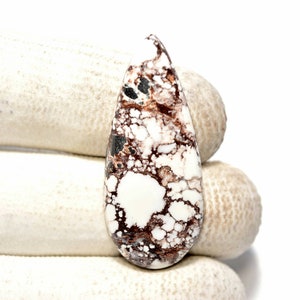 Wildpferd Türkis Cabochon... Birnen Cabochon... 38x15x4mm... 19Cts.. #i344