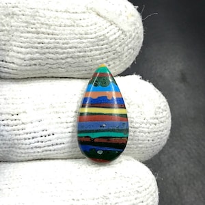 Calsilica Cabochon... Peer Cabochon... 18x9x3mm.... 3Cts #i5978