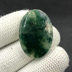 Cabochon van mosagaat... Ovale cabochon... 33 x 22 x 5 mm... 34 kts... A#N9041