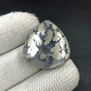 Cabochon di marcasite Nipomo...Cabochon a pera...27x25x6 mm...41 ct...A#N6193