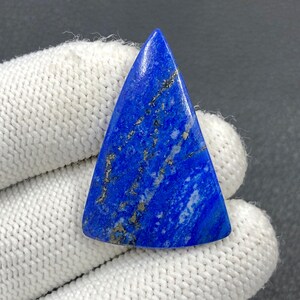 Cabujón de lapislázuli...Cabujón de forma libre...35x24x5 mm...29 cts...A#N4873
