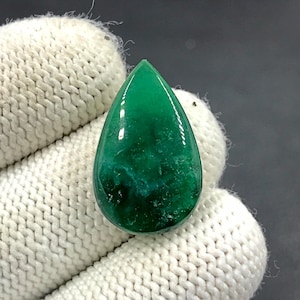 Cabochon calcédoine verte... Cabochon poire...25x15x6 mm...15 carats...A#N8552