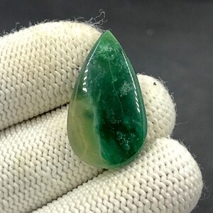 Cabochon calcédoine verte... Cabochon poire...30x17x5 mm...20 carats...A#N8548