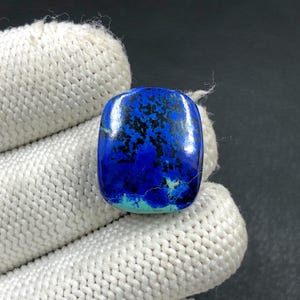 Cabochon azurite Blue Bird... Cabochon de coussin... 21 x 17 x 6 mm... 26 carats... A#N6832