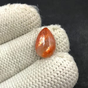 Cabochon di pietra solare coriandoli... Cabochon di pera...14x9x5 mm...5 ct...A#N9291