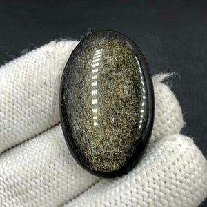 Obsidiaan cabochon goudglans... ovale cabochon... 36 x 23 x 6 mm... 34 kts... A#N5437