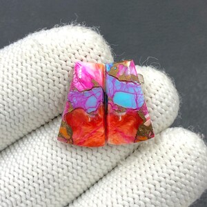 Paire de cabochons turquoise mohave rose Arizona... Cabochon forme libre... 18 x 11 x 3 mm... 11 carats... A#N4494