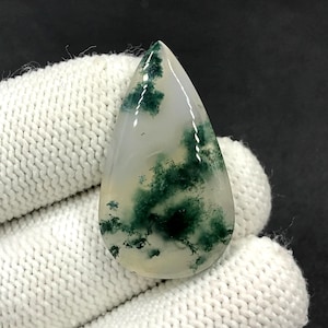 Cabochon en agate mousse... Cabochon en poire... 34 x 20 x 5 mm... 34 carats... A#N9051