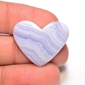 Cabochon van blauwe kanten agaat... Cabochon met hart... 22 x 27 x 5 mm... 23 kts... A#N5061