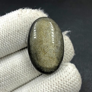 Obsidiaan cabochon goudglans... Ovale cabochon... 29 x 19 x 7 mm... 26 kts... A#N5442