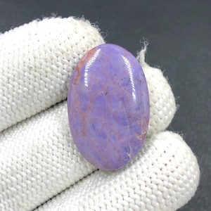 Cabochon jade violet... Cabochon ovale... 28 x 18 x 4 mm... 21 carats... A#N6059