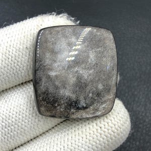 Zilverglans obsidiaan cabochon... Kussen cabochon... 31 x 29 x 7 mm... 55 kts... A#N5671