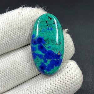 Cabochon azurite Blue Bird... Cabochon ovale... 32 x 17 x 6 mm... 31 carats... A#N6820