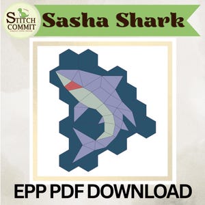 Puede incluir: Un patrón digital titulado Sasha Shark de Stitch Commit que presenta una ilustración geométrica de tiburón compuesta por segmentos de color morado claro, verde pálido y rojo sobre un fondo hexagonal azul oscuro, etiquetado como descarga PDF EPP.