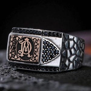 Gepersonaliseerde sterlingzilveren initiaalring - op maat gegraveerd monogram