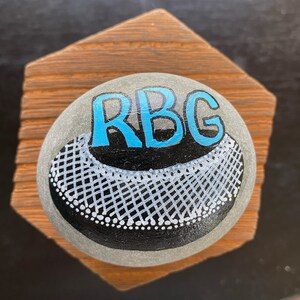 Ruth Bader Ginsberg Rock / RBG / Feministin / Gerechtigkeit / Aktivistin / Einzigartig / Geschenk /