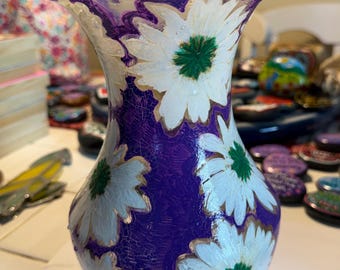 Fresh-Cut Hand-Pressed Flower Vase – One-of-a-Kind Floral Decor